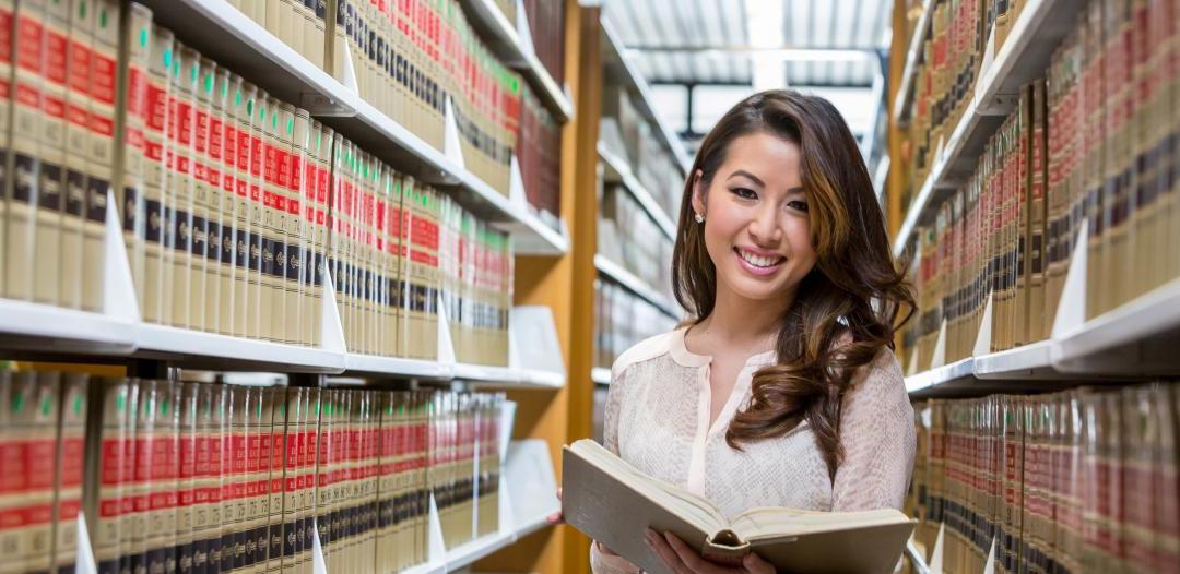 法律图书馆律师助理项目的新葡新京娱乐场app下载学生
